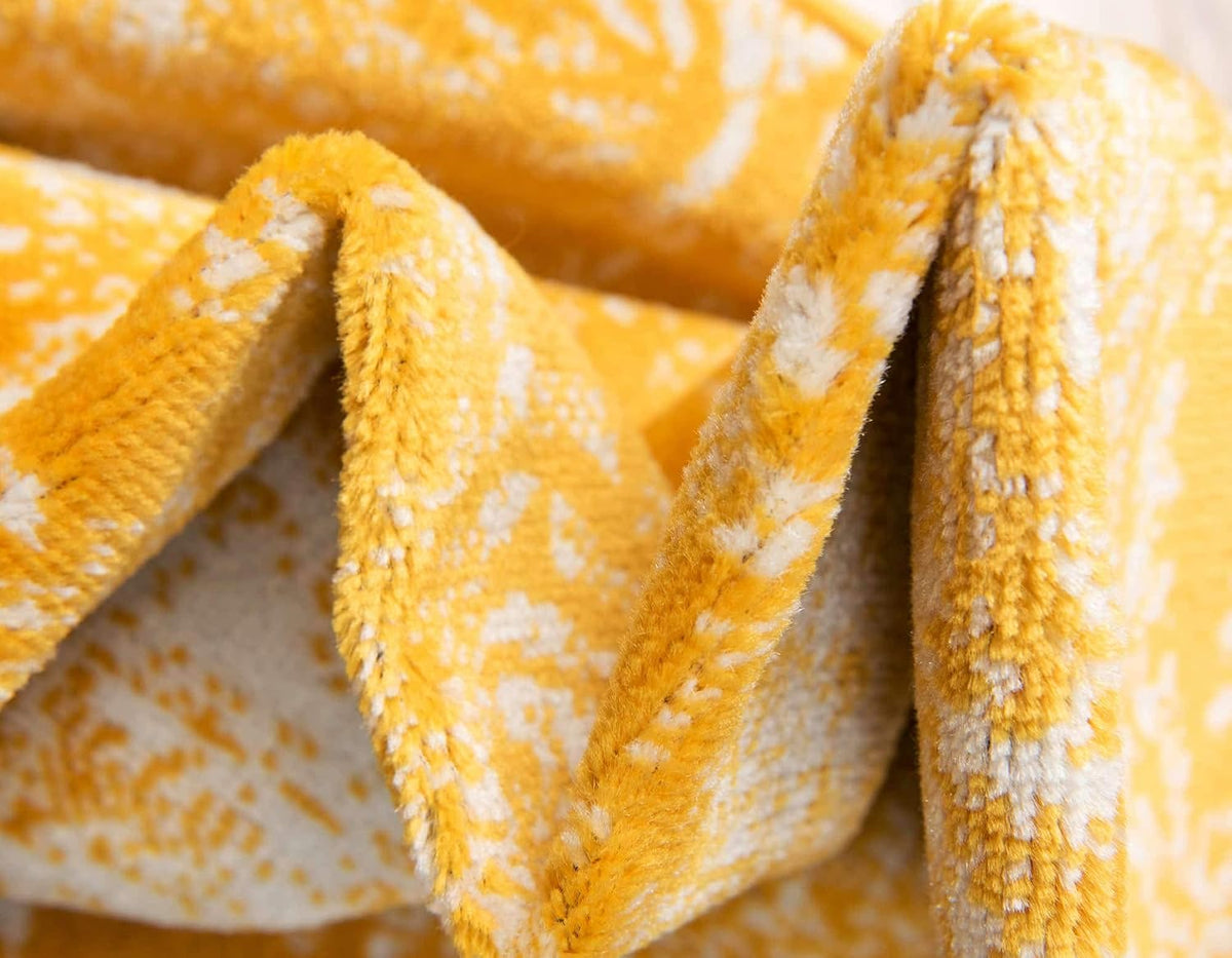 Sofia Collection Area Rug - Grand (5' 3" x 8' Rectangle, Yellow/ Ivory)